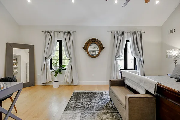 Rented by Compass | media 47