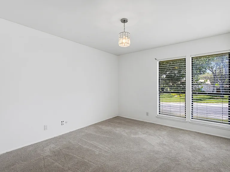 1710 Whitehaven — Photo 13