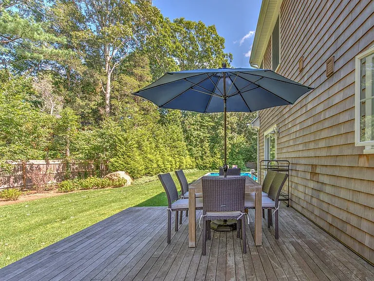 133 Norfolk Dr — Photo 25