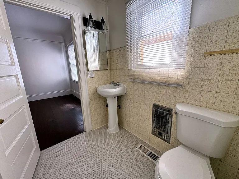 921 Apgar St — Photo 8