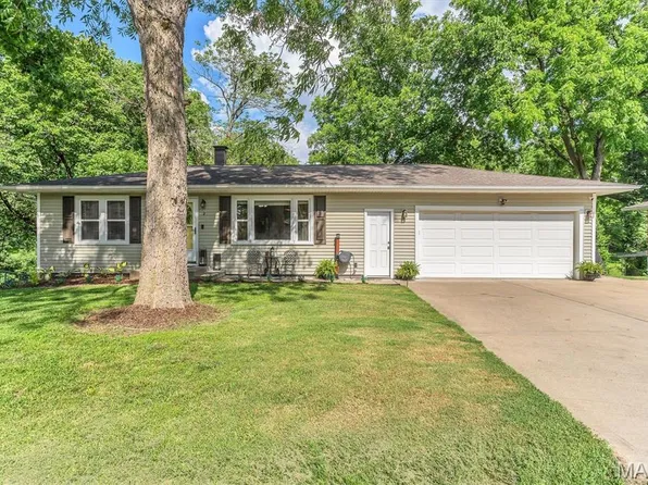 2 Pasadena Dr, Fairview Heights, IL 62208