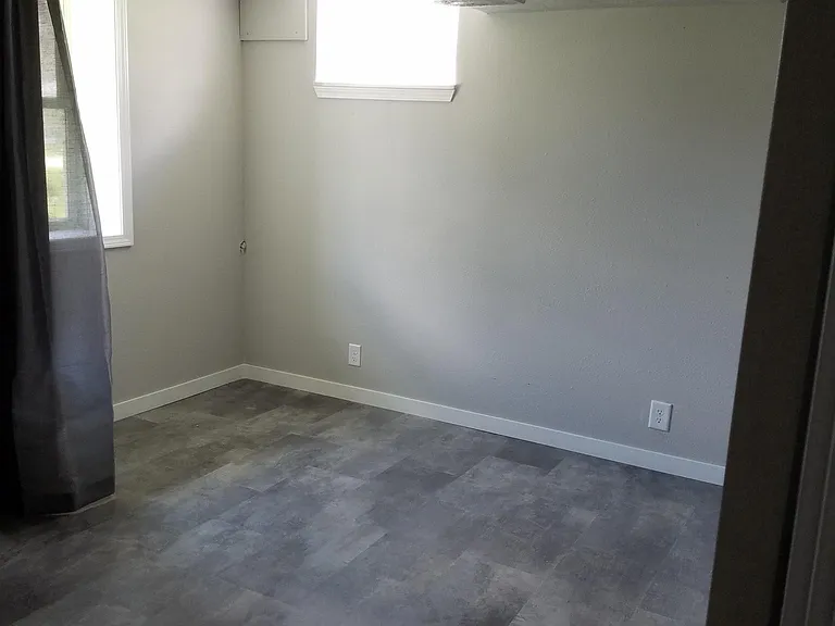 1102 S Bahnson Ave — Photo 2