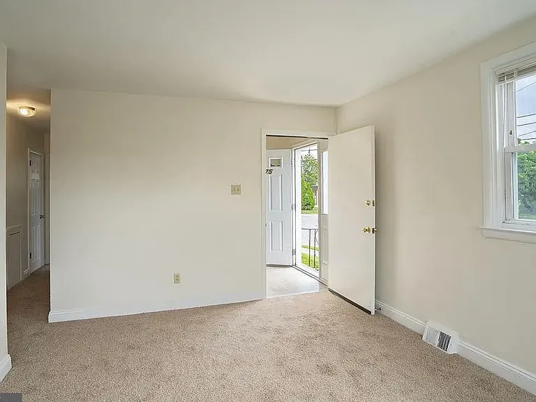 1975 Beyer Ave #1 — Photo 4