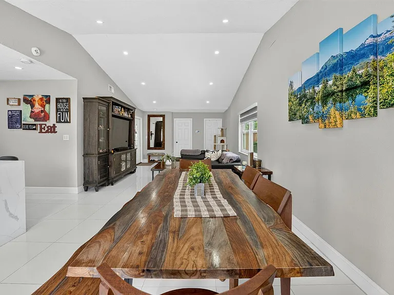 8131 NW 44th Ct — Photo 31
