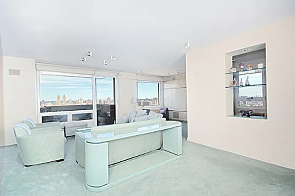 Sold by Adriana Arciello, LREB | media 38