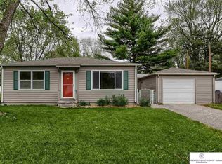 3924 High Meadows Ln, Bellevue, NE 68147