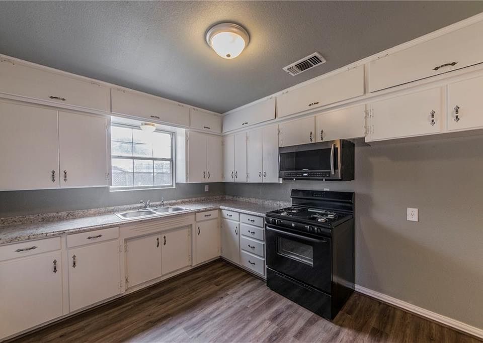 1st image of 3568 Half Moon Dr