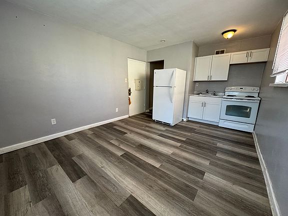 3rd image of 833 Riverview Ter APT 1