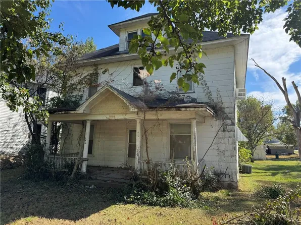 1806 Clark Ave, Parsons, KS 67357