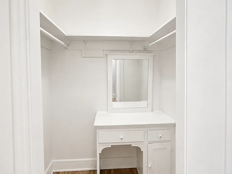 437 N Spaulding Ave — Photo 5