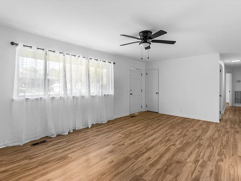 32 Kent Dr — Photo 2