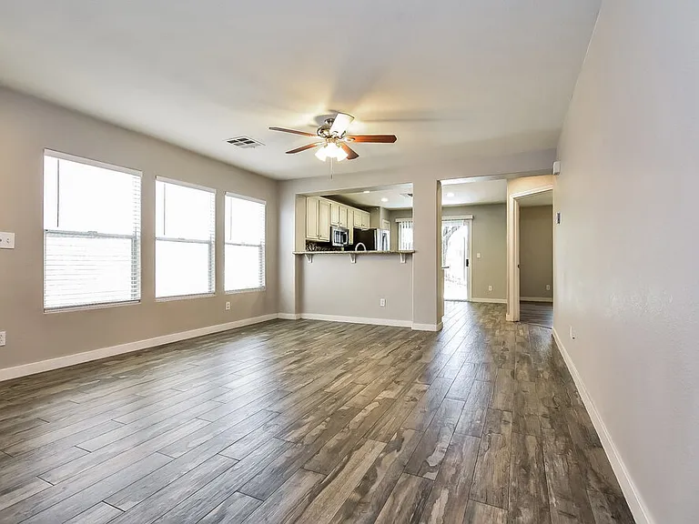 5036 Ironhorse Ranch Ave — Photo 4