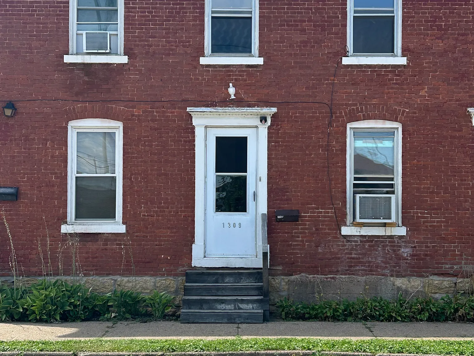 2 bed, 1.5 bath, $800 — Photo 1