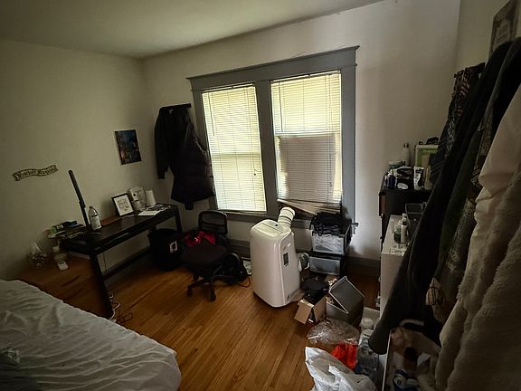3rd image of 132 University Ave