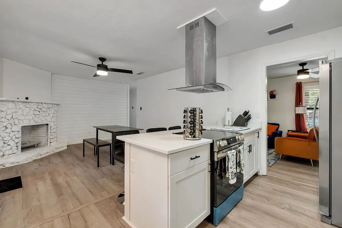 Building Photo - 2416 Lanrell Dr