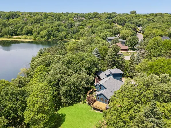 776 Golden Meadow Rd, Eagan, MN 55123