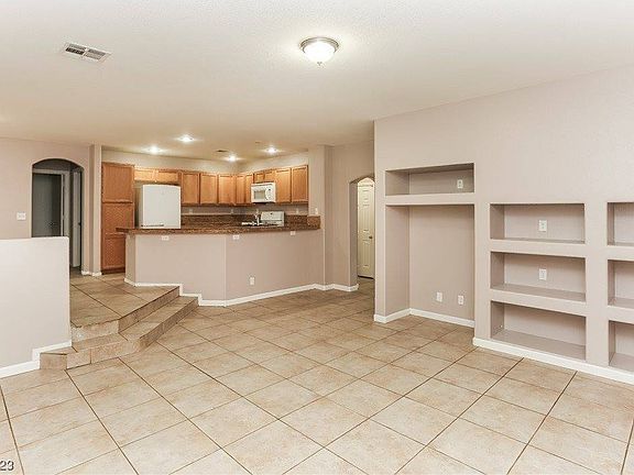 5th image of 8121 Lilac Harbor Ct
