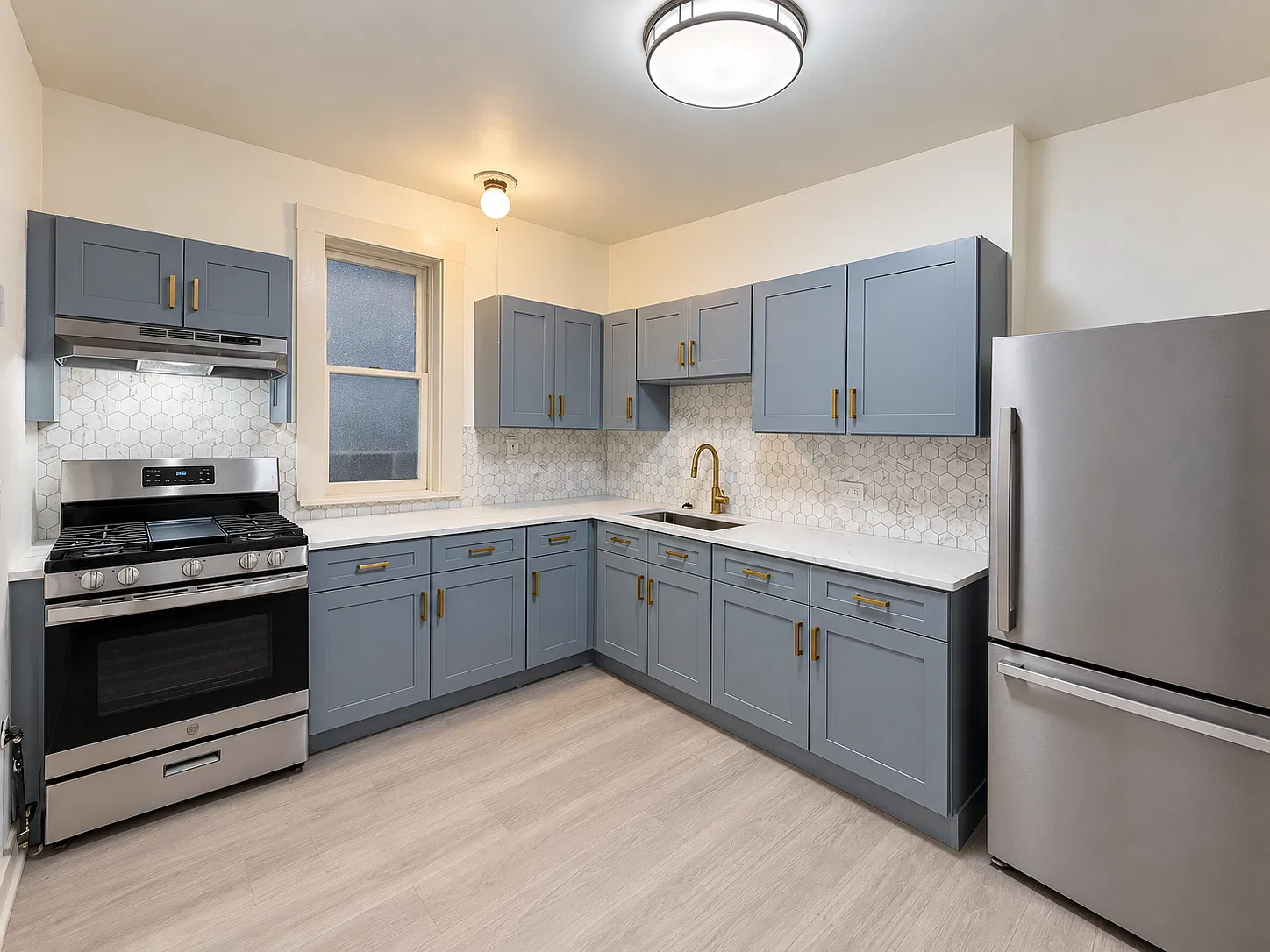 2 bed, 950 sqft, $1,700 — Photo 2