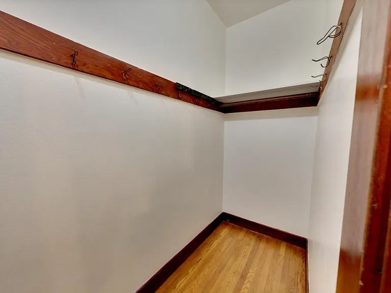 719 14th Ave — Photo 18