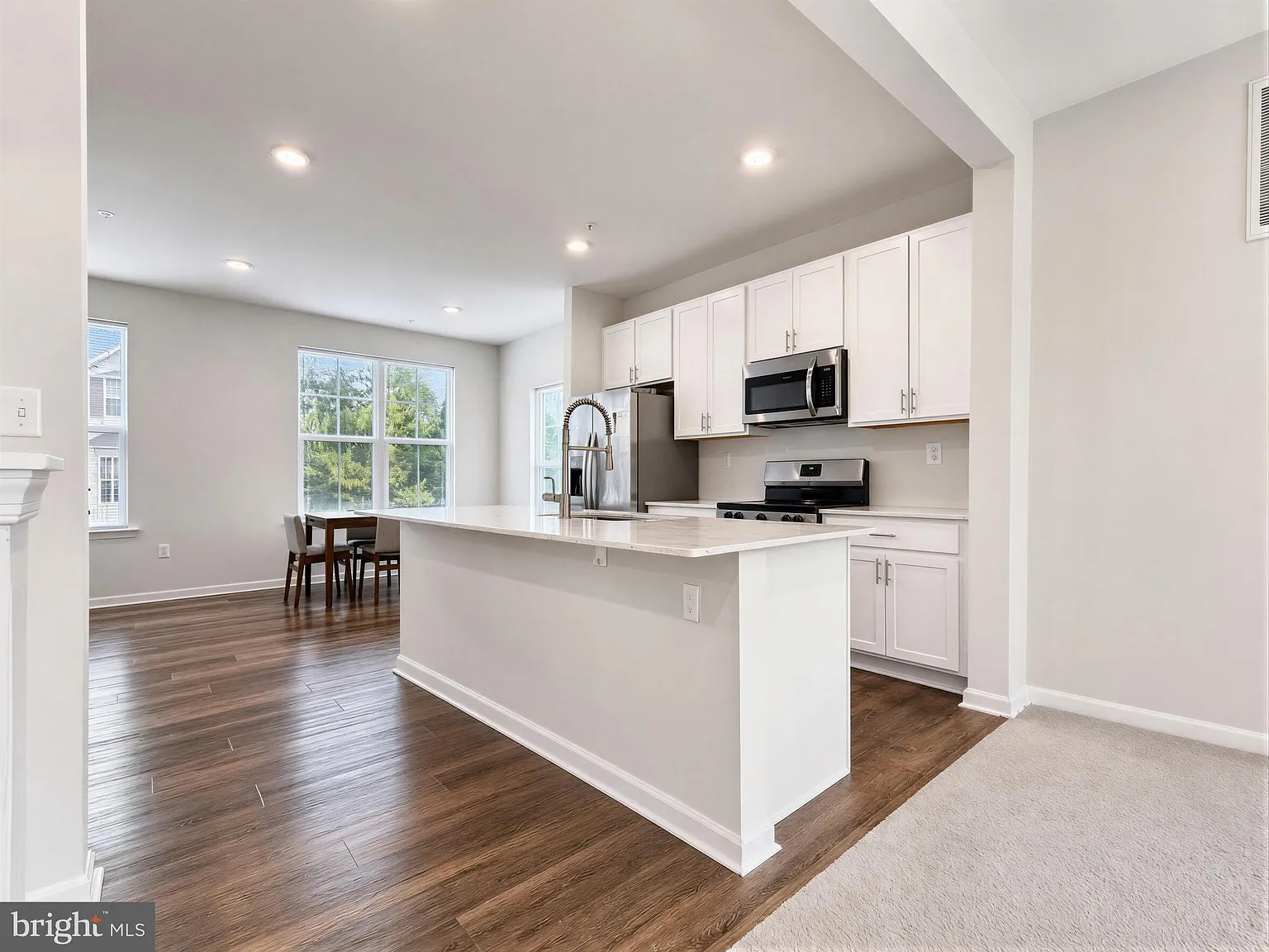 4 bed, 3.5 bath, 1880 sqft, $2,600 — Photo 4