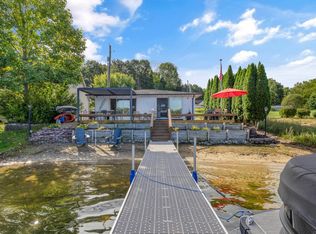 10062 Walnut Dr, Three Rivers, MI 49093