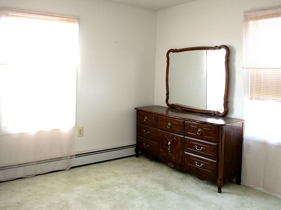 2nd image of 89 Wind Jammer Ct