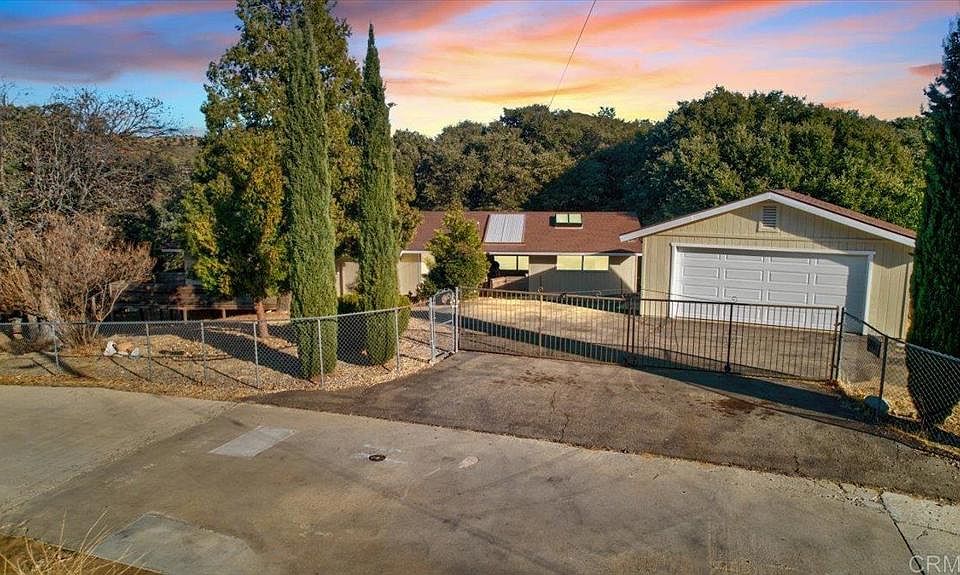 1st image of 3691 Lakeview Dr
