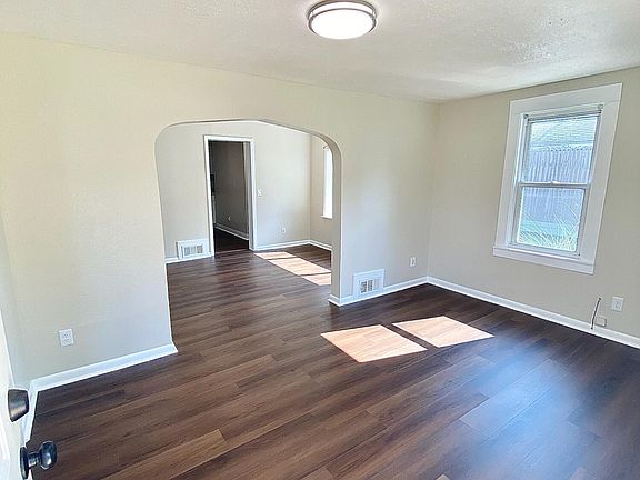 3rd image of 322 W Fairfield Ave