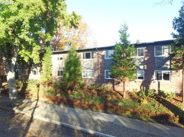 1800 SE Stark St, Portland, OR 97214