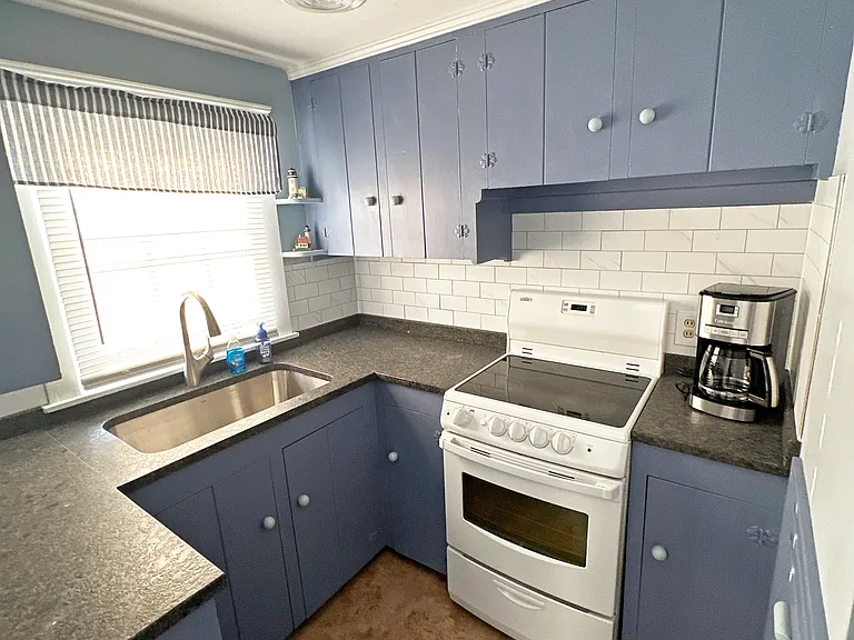 11 Middle Rd — Photo 5