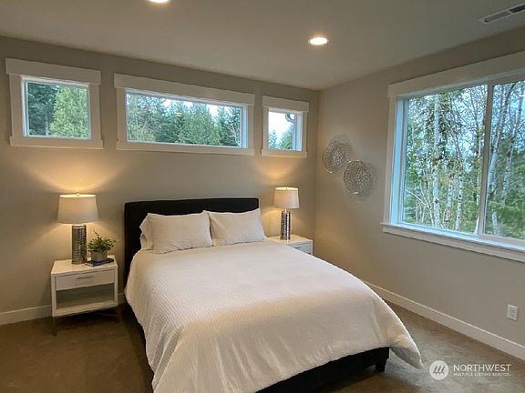 4th image of 5524 NW Muddy Paws Street