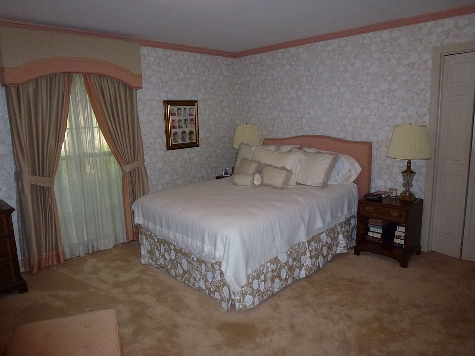 2nd image of 4032 Lucerne Dr SE