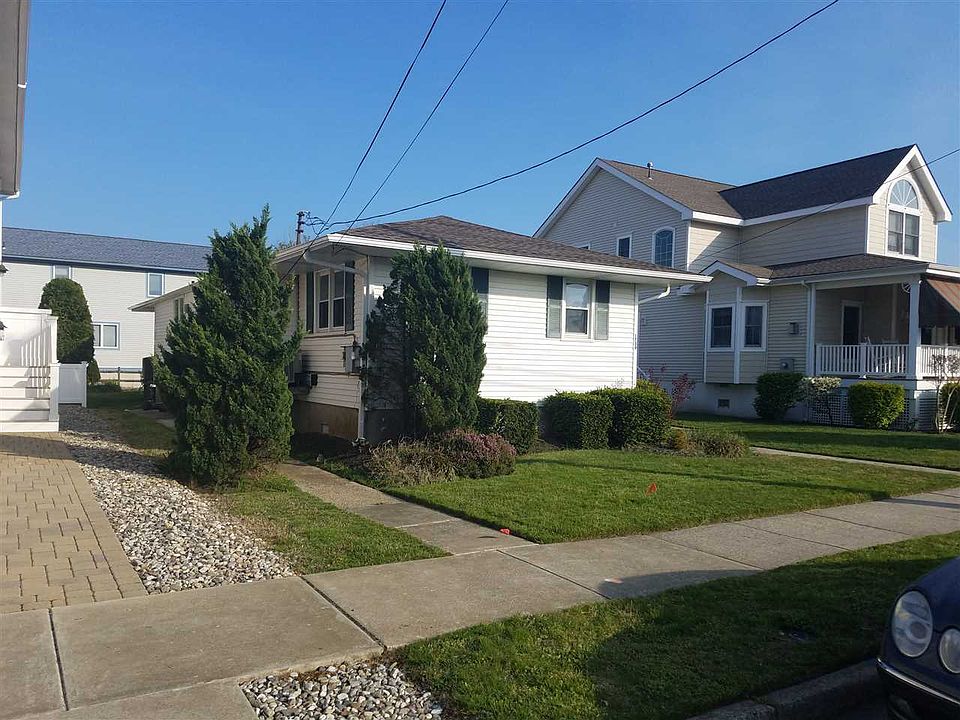 2nd image of 1739 Dune Dr #1