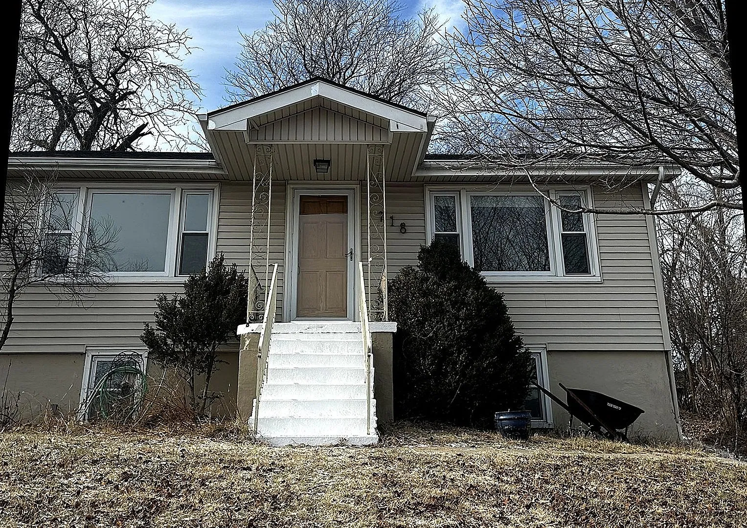 718 N 86th St - 3 Bed/2 Bath in Westside School District | Hardwood Floors, Walkout Lower Level, ... — Photo 1