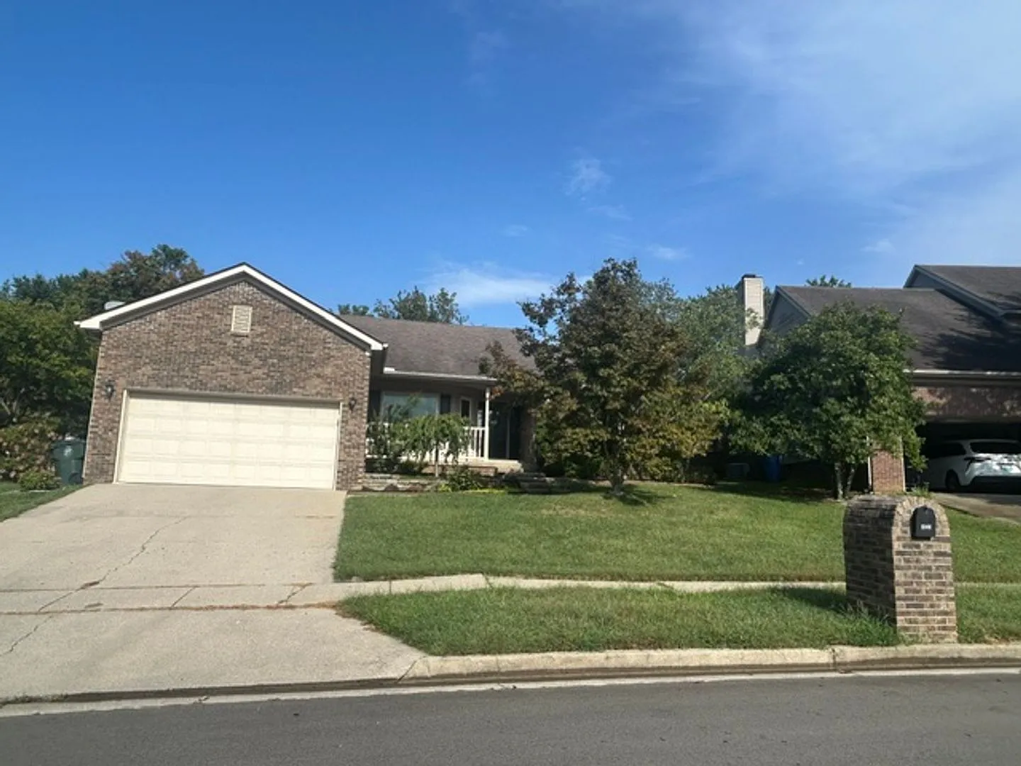 Autumn Ridge Ranch home on court with fenced yard 20260920 — Photo 2