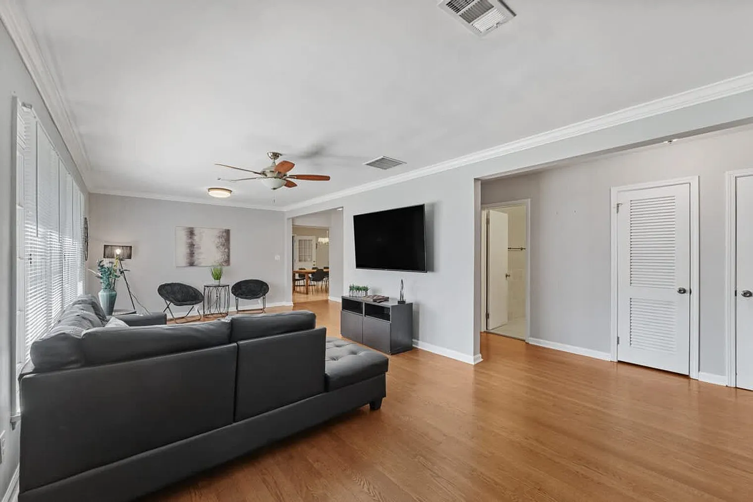 4 bed, 2.0 bath, 2066 sqft, $3,735 — Photo 3