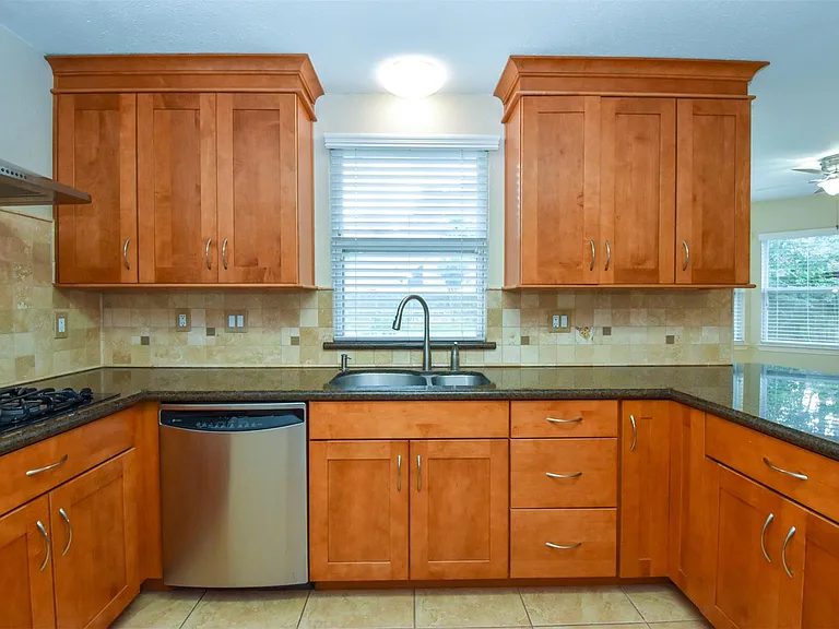 11914 Normont Dr — Photo 10