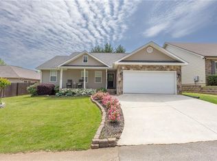 221 Legacy Dr, Demorest, GA 30535