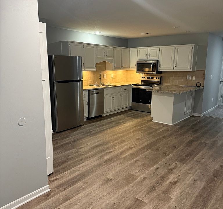 1st image of 717 Meadow Ln APT B