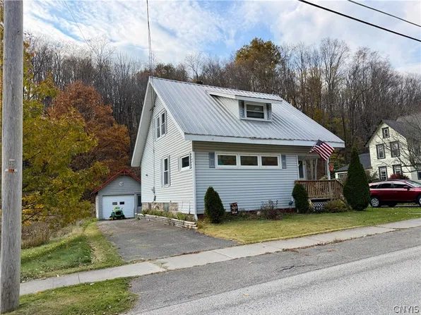 62 North St, Mc Graw, NY 13101