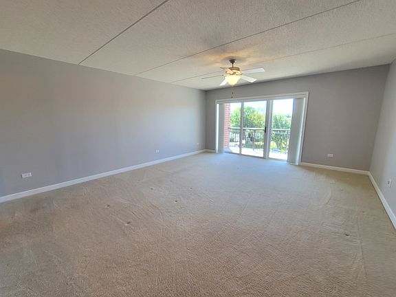 4th image of 225 E Main St #404
