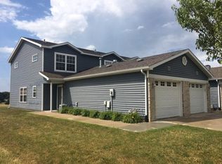 631 Pointe Ct SW, Rochester, MN 55902