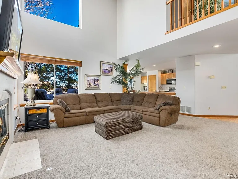 15581 Flowerhill Cir — Photo 33