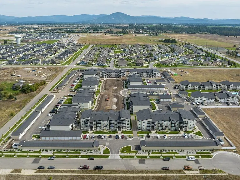 Bluegrass Farms Apartments — Photo 61