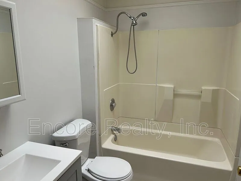 1 bed, 1.0 bath, 800 sqft, $2,000 — Photo 3