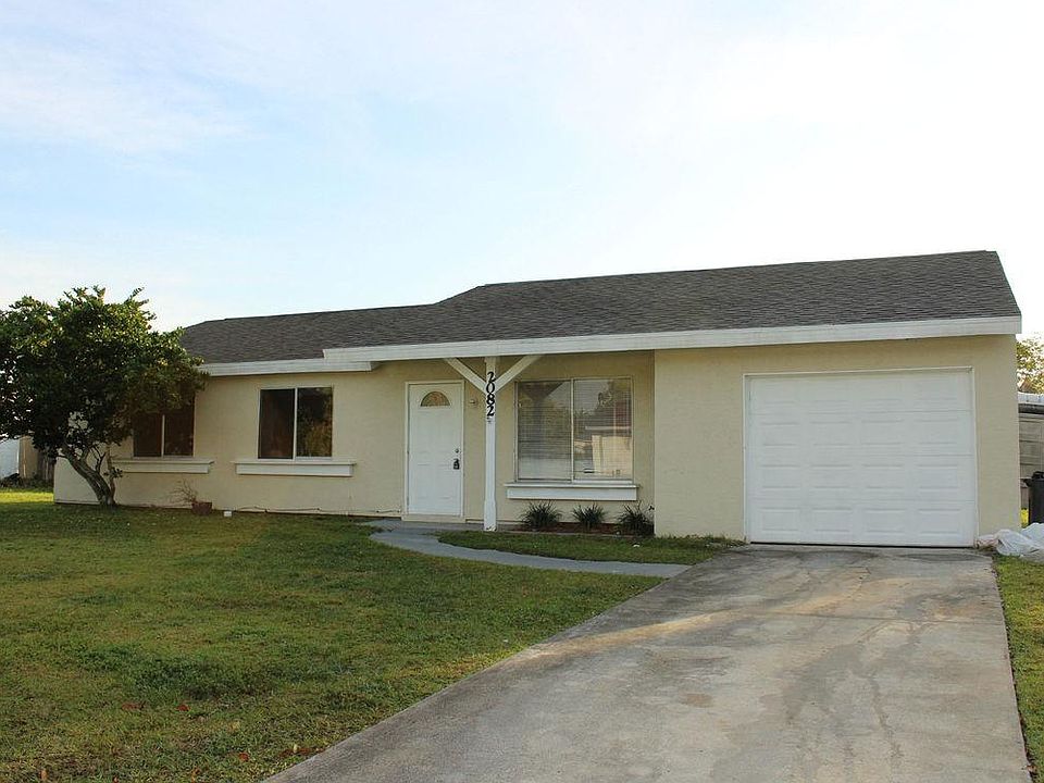 1st image of 2082 SE Parkwood Cir