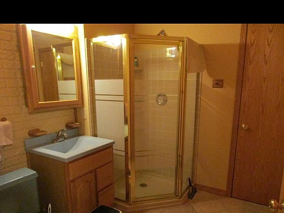 Lower Level Full Bathroom