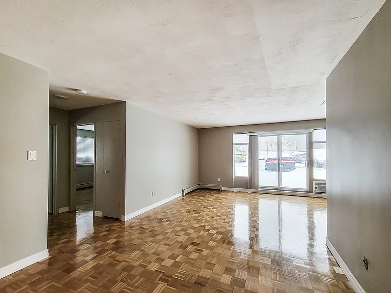 215 Belsyde Ave E — Photo 7