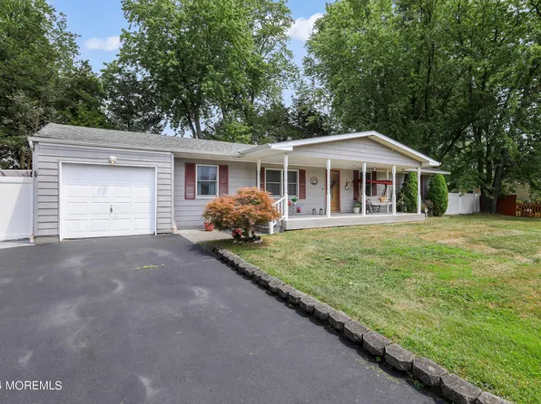 27 Maple Lane, Howell, NJ 07731