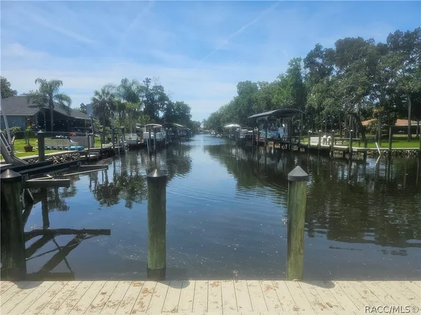 11718 W Riverhaven Dr, Homosassa, FL 34448